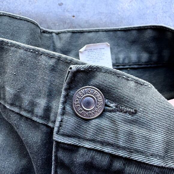 Unique Vintage Y2K Levi’s Green Shorts - Picture 4 of 6